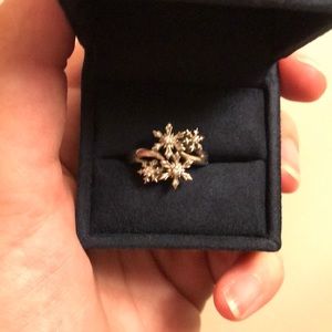 Size 7 zales Disney Elsa snow ring